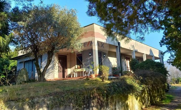 appartamento in vendita a Bardello con Malgesso e Bregano in zona Bregano