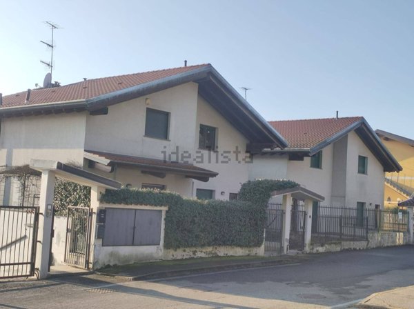 appartamento in vendita a Bardello con Malgesso e Bregano in zona Bregano