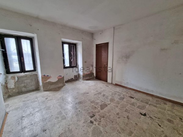 appartamento in vendita a Bardello con Malgesso e Bregano in zona Bregano