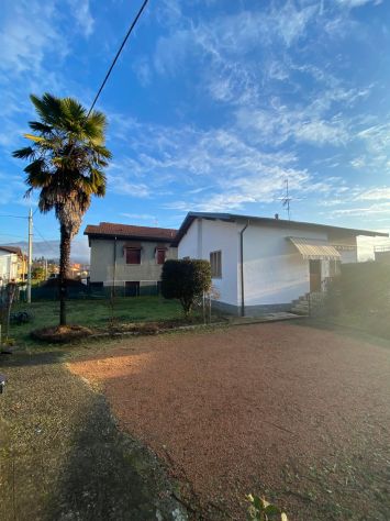 appartamento in vendita a Bardello con Malgesso e Bregano in zona Bardello