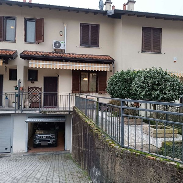 casa indipendente in vendita a Bardello con Malgesso e Bregano in zona Bardello