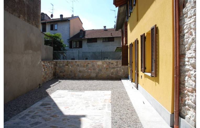 casa indipendente in vendita a Bardello con Malgesso e Bregano