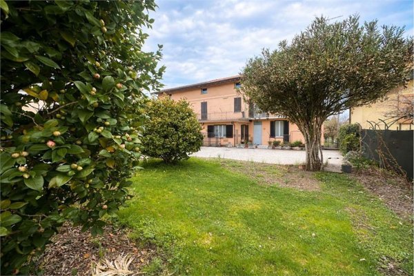 casa indipendente in vendita a Bardello con Malgesso e Bregano in zona Malgesso