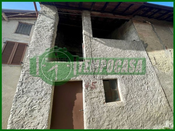 esavano in vendita a Bardello con Malgesso e Bregano in zona Bardello