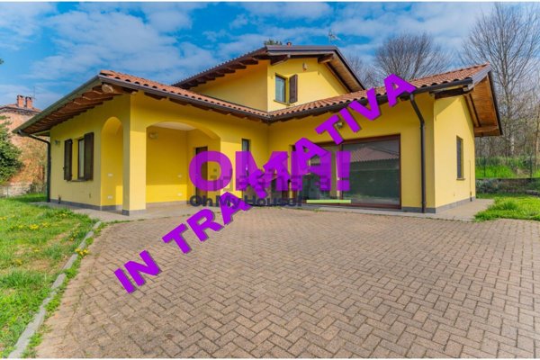 casa indipendente in vendita a Bardello con Malgesso e Bregano in zona Bardello