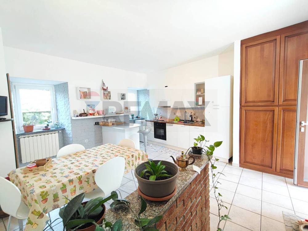 casa indipendente in vendita a Bardello con Malgesso e Bregano in zona Bregano