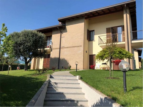 casa indipendente in vendita ad Albavilla