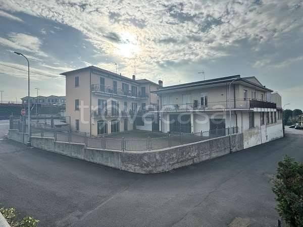 locale di sgombero in vendita ad Albavilla