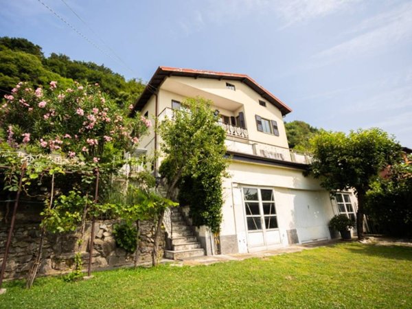 casa indipendente in vendita ad Albavilla