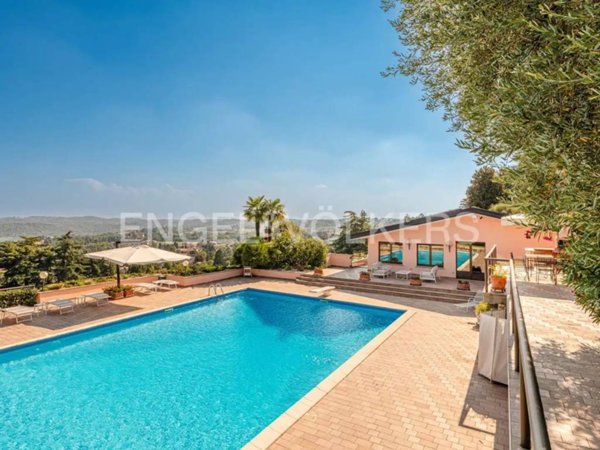 casa indipendente in vendita ad Albavilla