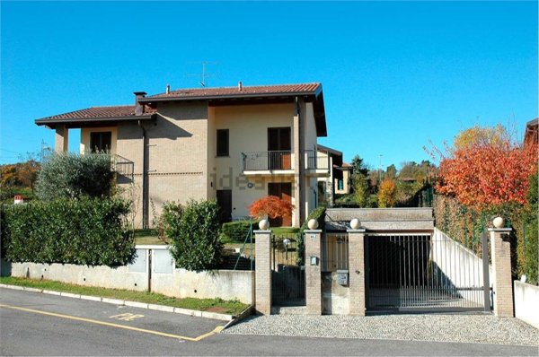 casa indipendente in vendita ad Albavilla