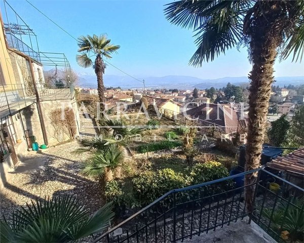 casa indipendente in vendita ad Albavilla