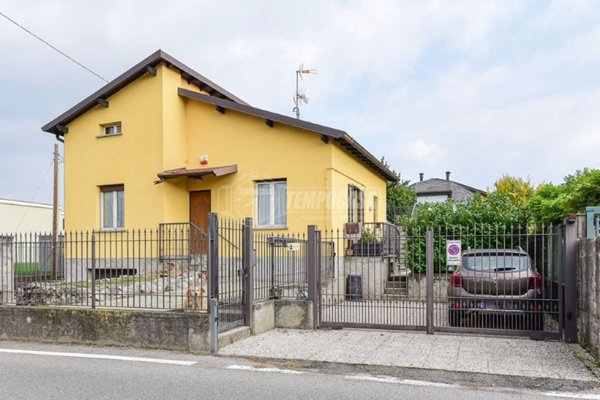 casa indipendente in vendita ad Albavilla in zona Saruggia