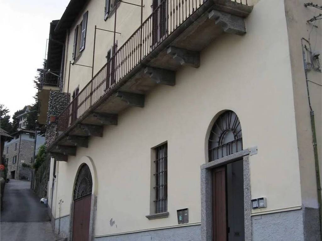 appartamento in vendita ad Albavilla