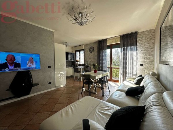 appartamento in vendita ad Albavilla in zona Carcano