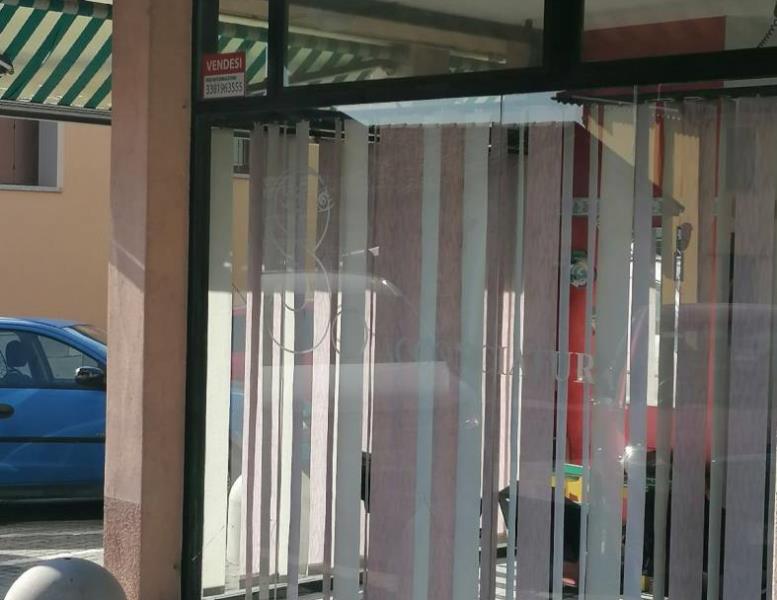 negozio in vendita ad Albavilla