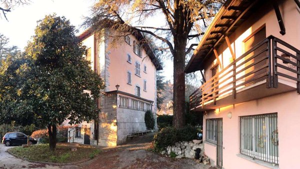 casa indipendente in vendita ad Albavilla
