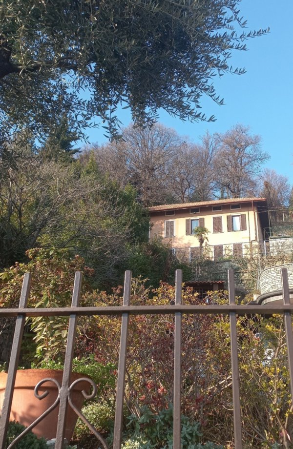 casa indipendente in vendita ad Albavilla