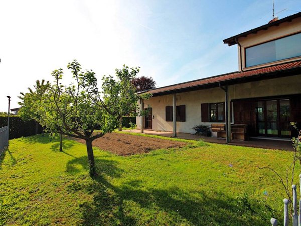 casa indipendente in vendita ad Albavilla
