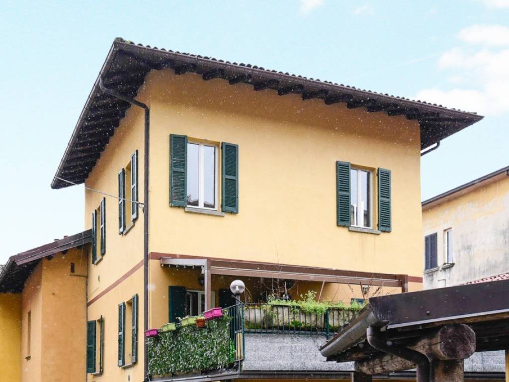 appartamento in vendita ad Albavilla