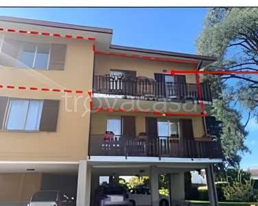 appartamento in vendita ad Albavilla in zona Saruggia