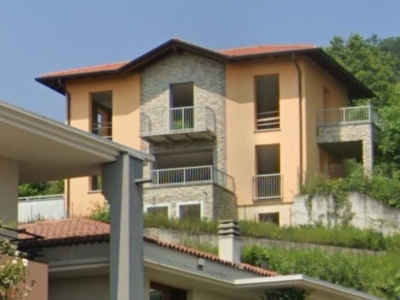 casa indipendente in vendita ad Albavilla in zona Carcano