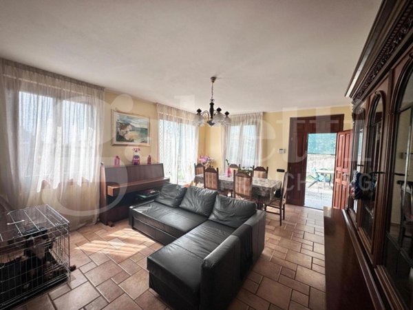 casa indipendente in vendita ad Albavilla