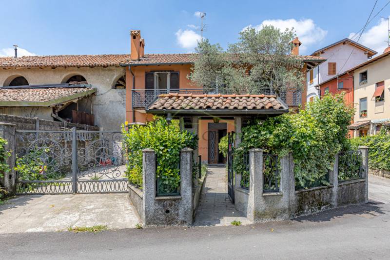 casa indipendente in vendita ad Albavilla in zona Carcano