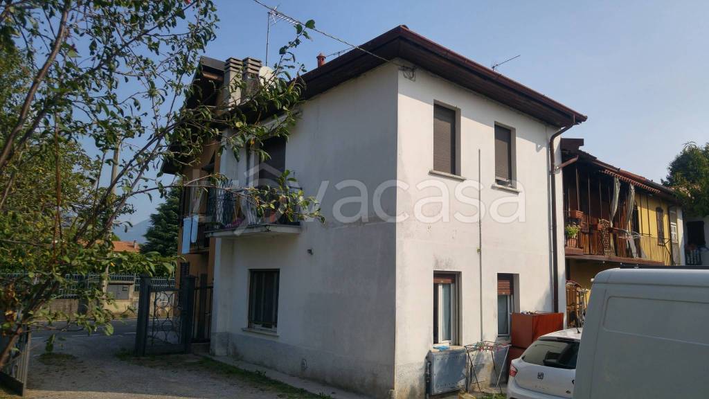 appartamento in vendita ad Albavilla in zona Carcano