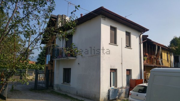 appartamento in vendita ad Albavilla in zona Carcano