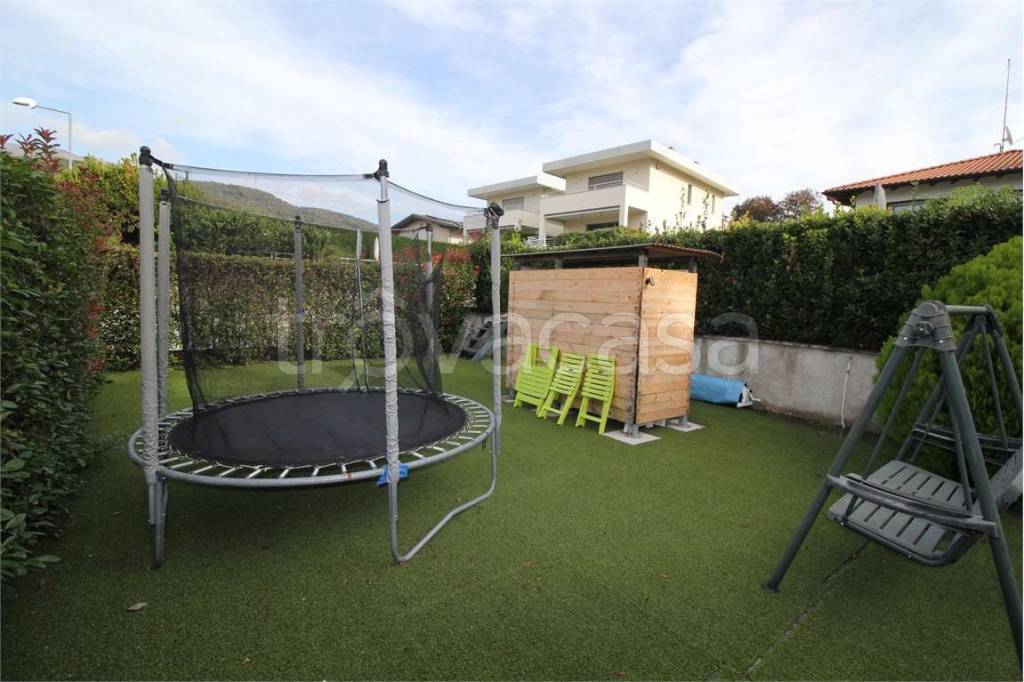 casa indipendente in vendita ad Albavilla