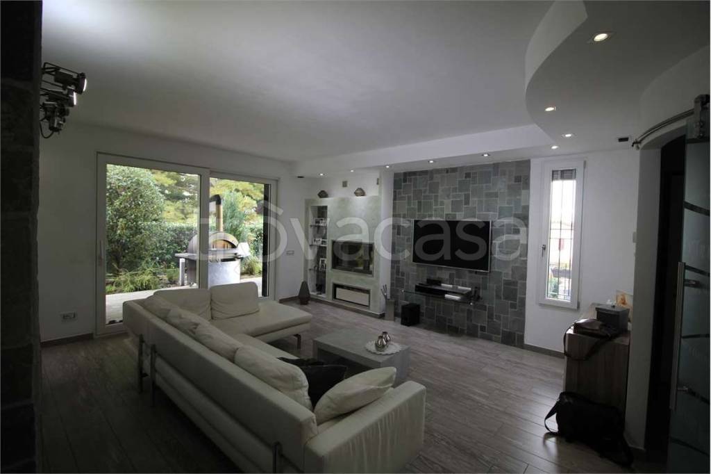 casa indipendente in vendita ad Albavilla