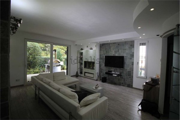 casa indipendente in vendita ad Albavilla