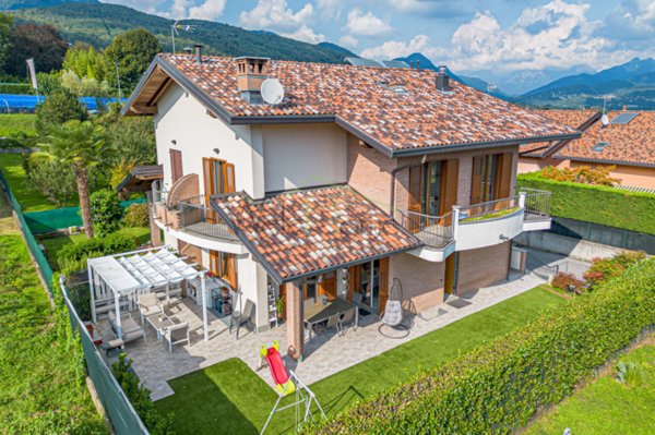 casa indipendente in vendita ad Albavilla