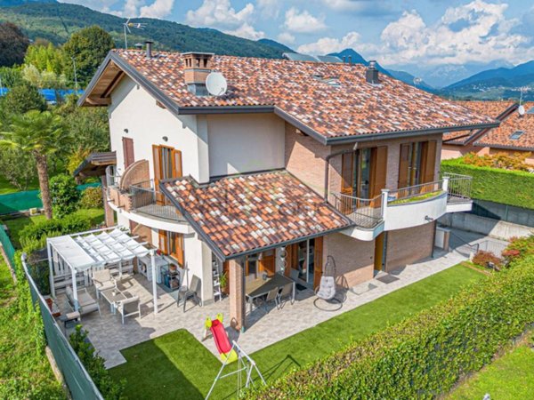 casa indipendente in vendita ad Albavilla