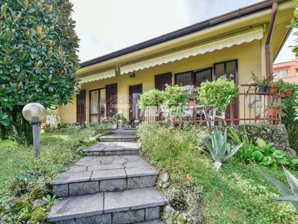 casa indipendente in vendita ad Albavilla