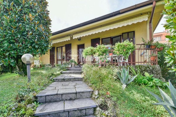 casa indipendente in vendita ad Albavilla