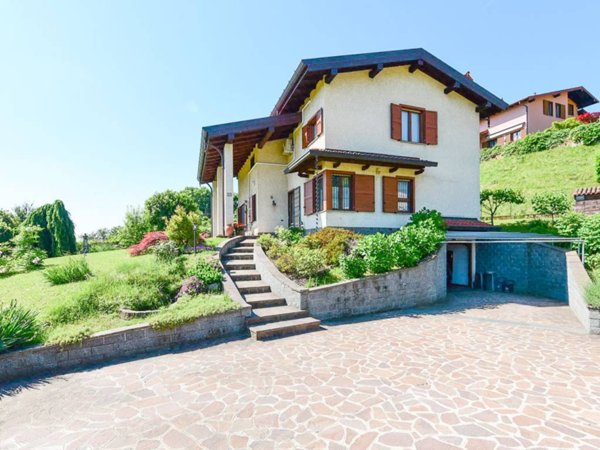 casa indipendente in vendita ad Albavilla
