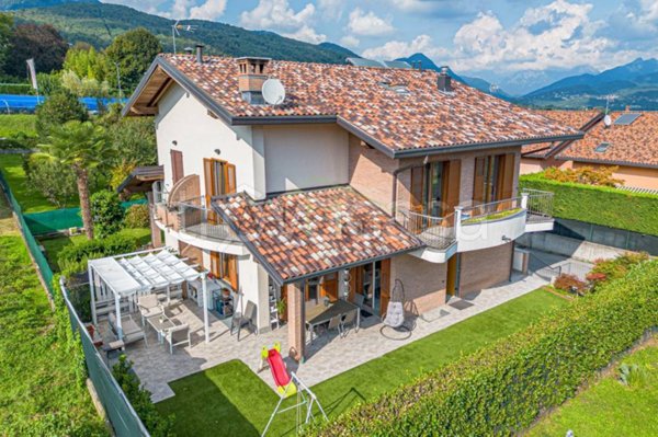 casa indipendente in vendita ad Albavilla