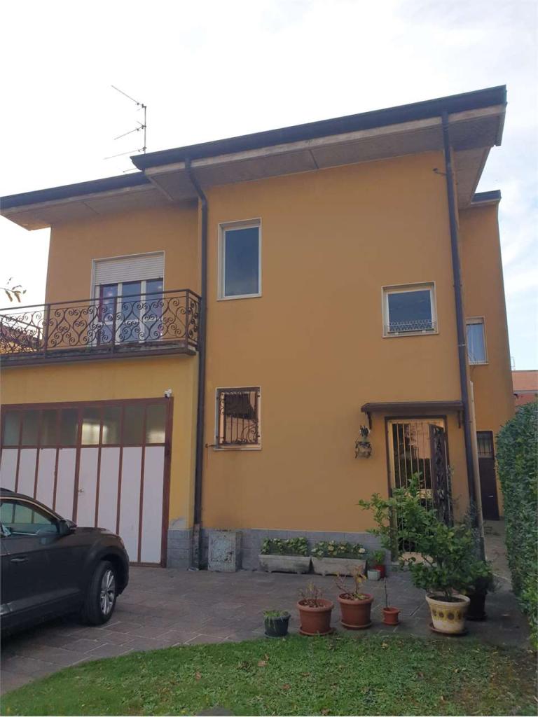 casa indipendente in vendita ad Albavilla