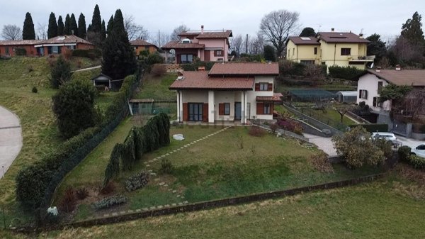 casa indipendente in vendita ad Albavilla