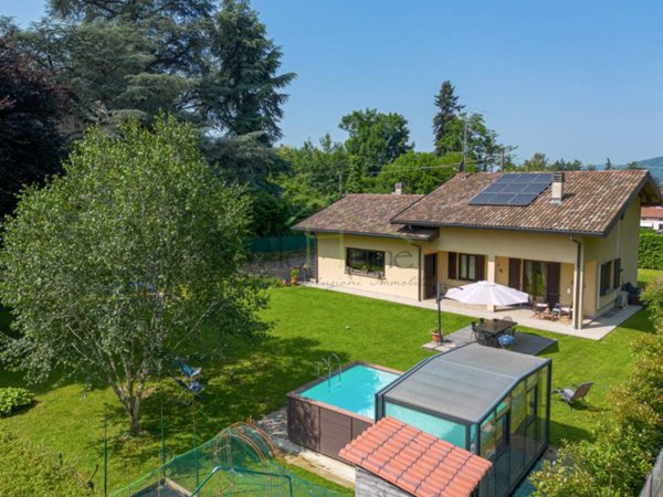 casa indipendente in vendita ad Albavilla in zona Saruggia