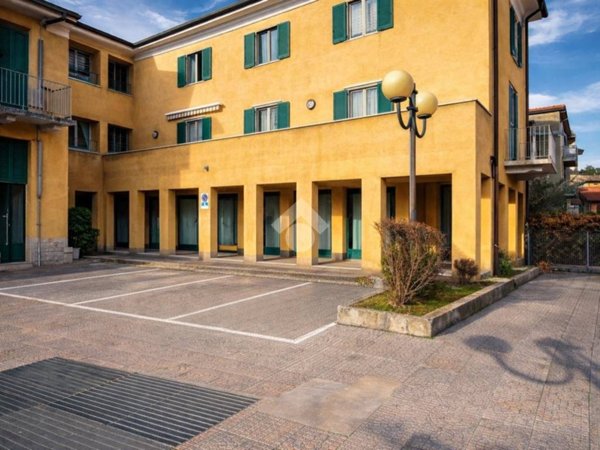 negozio in vendita ad Albavilla