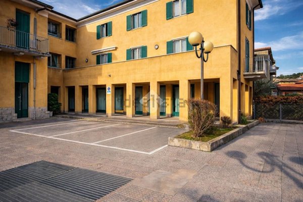 locale di sgombero in vendita ad Albavilla