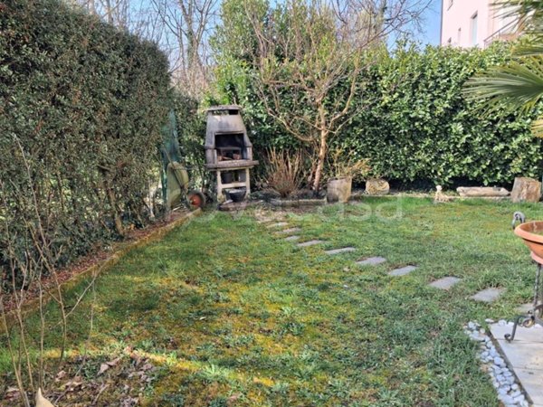 appartamento in vendita ad Albavilla in zona Carcano