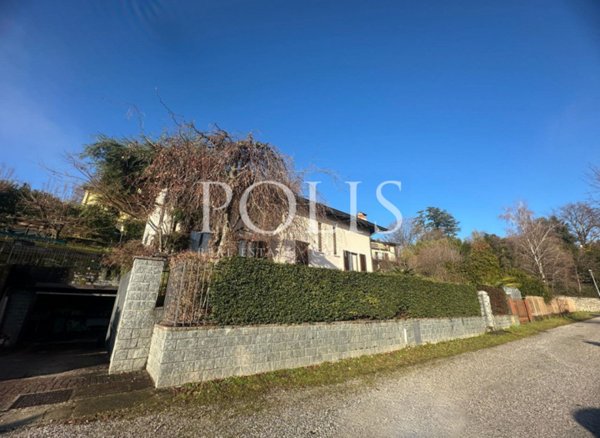 casa indipendente in vendita ad Albavilla in zona Carcano