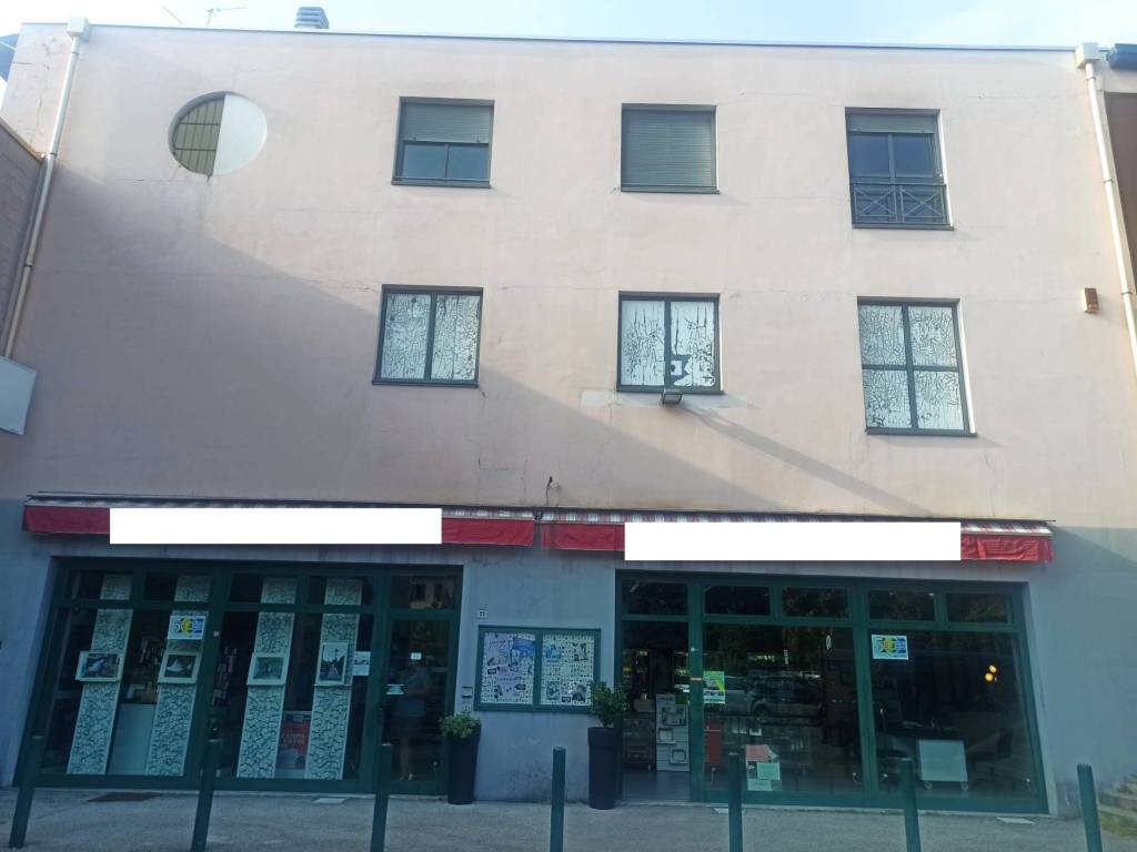 negozio in vendita ad Albavilla