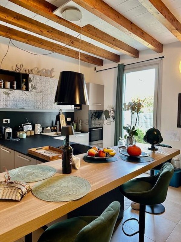 casa indipendente in vendita ad Albavilla