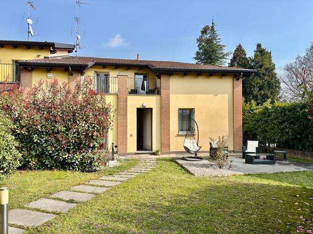 casa indipendente in vendita ad Albavilla