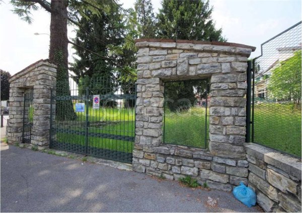 terreno edificabile in vendita ad Albavilla in zona Vill'Albese